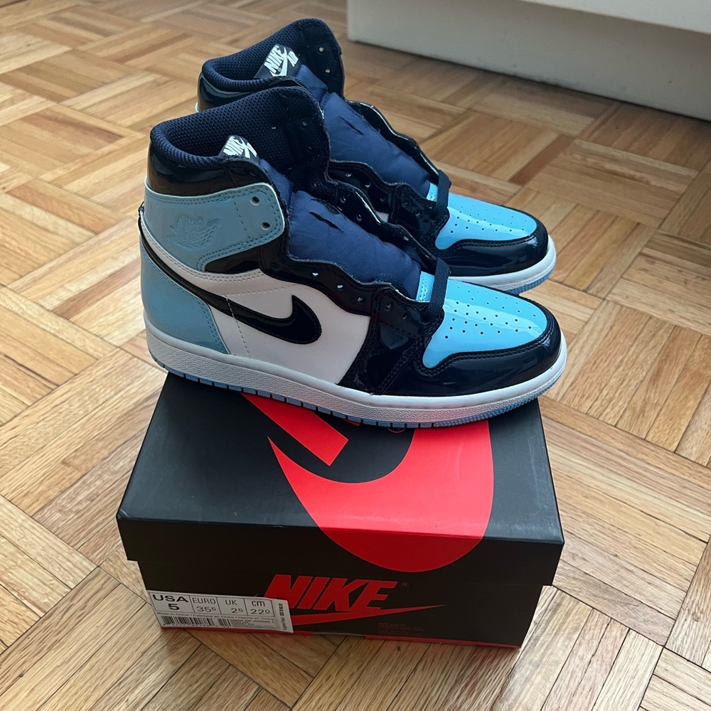 Jordan 1 UNC Patent women’s size 5 deadstock new in box 100% authentic